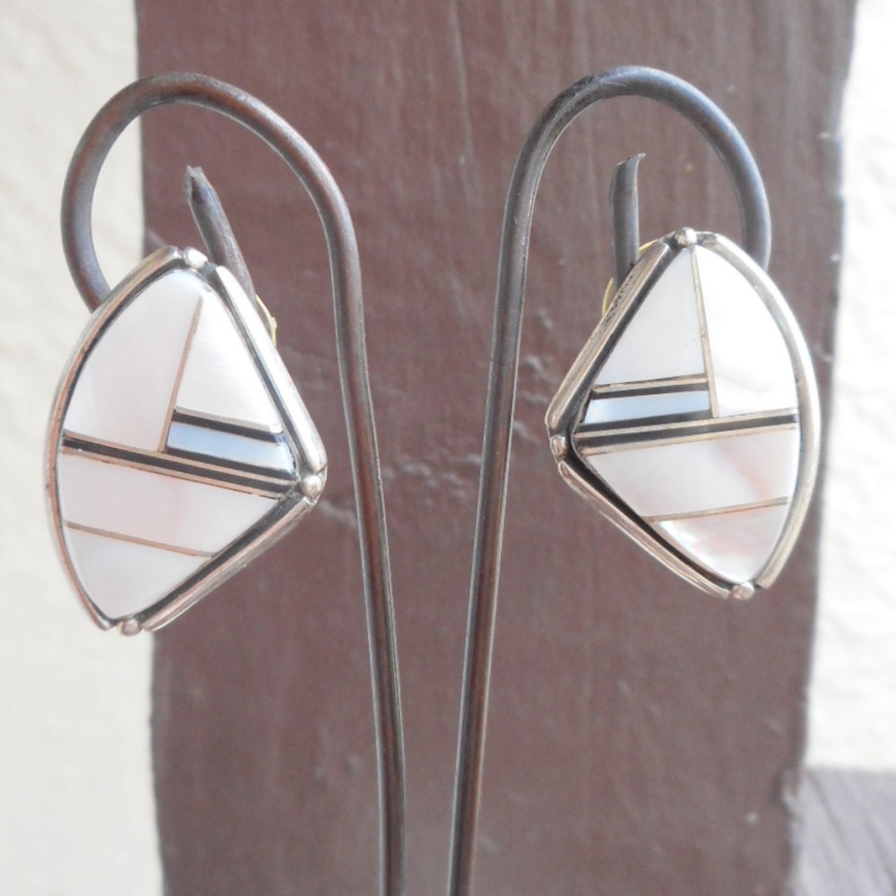 Pink Mussel Shell, Mother of Pearl Stud Earrings - Picture 2 of 5